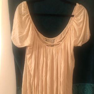 Beautiful top excellent condition barely worn.
